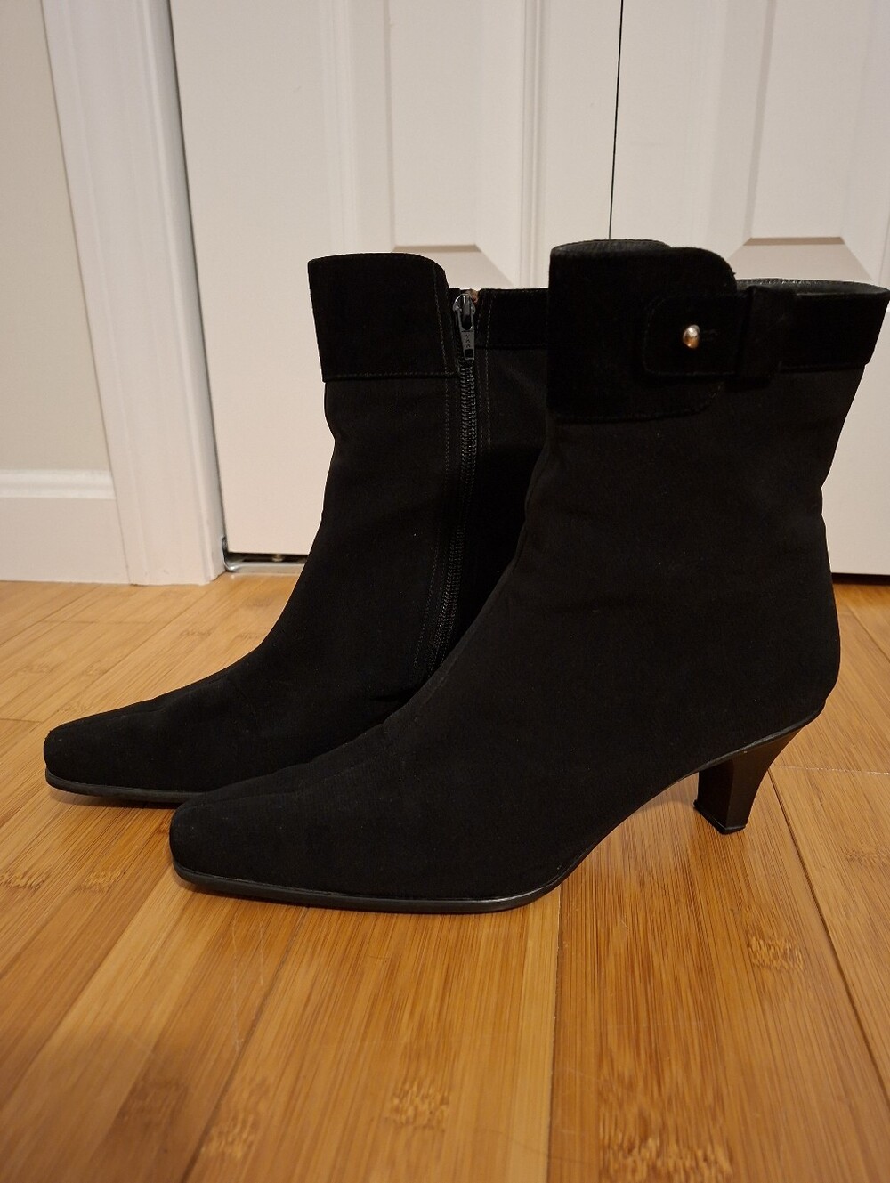 Stuart Weitzman Black Suede Kitten Heel Ankle Boots Booties, Size 8.5